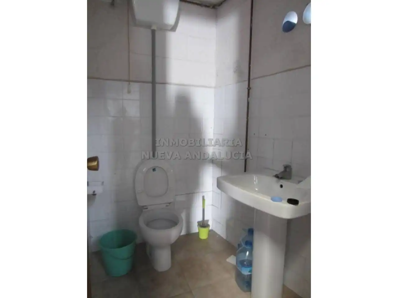 Bathroom of Industrial buildings for rent in Almería