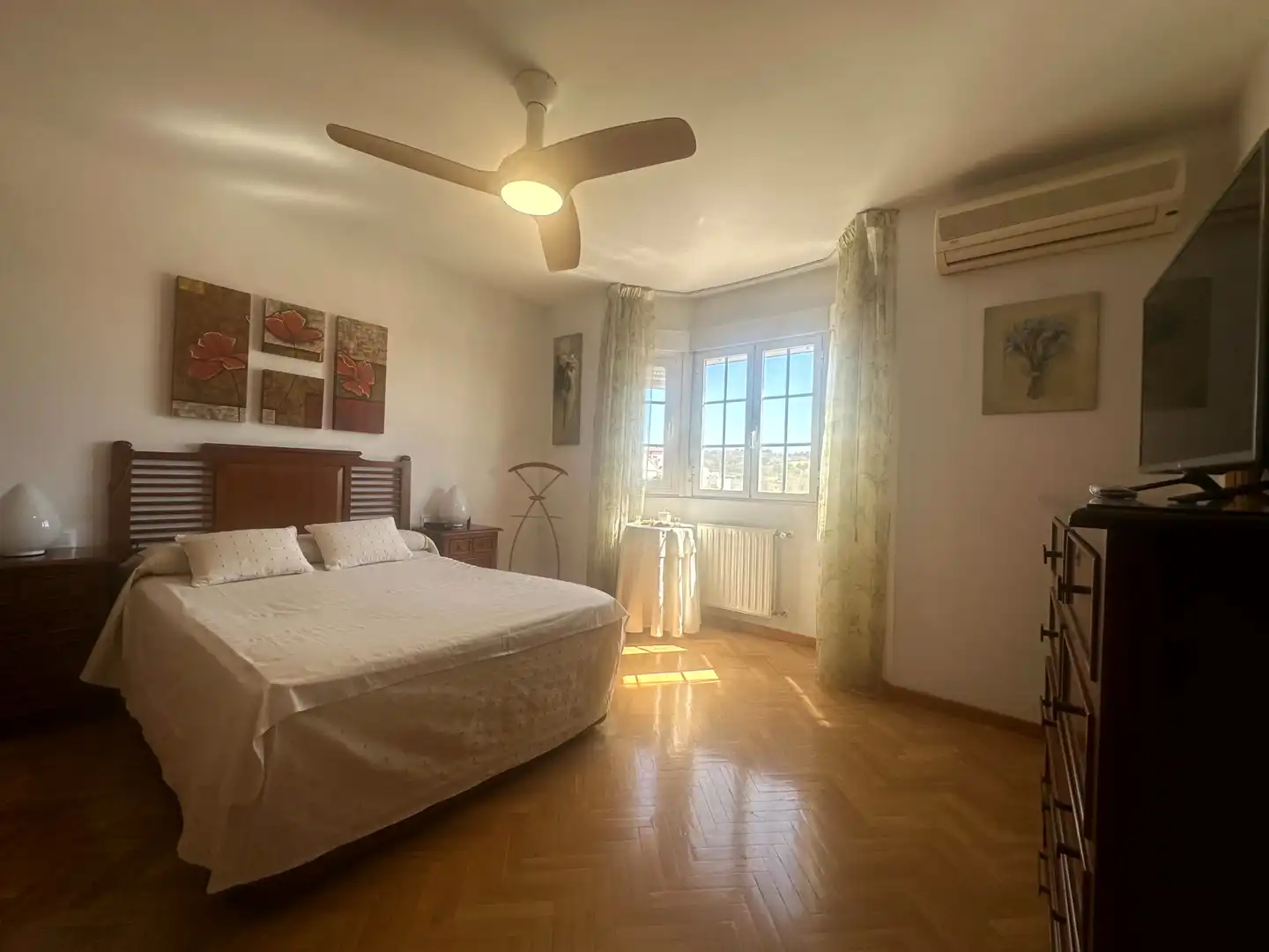 Schlafzimmer von Einfamilien-Reihenhaus zum Verkauf in Algete mit Klimaanlage, Heizung und Privatgarten