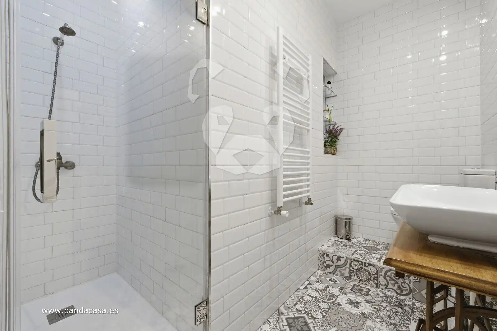 Badezimmer von Wohnung zum Verkauf in Madrid mit Klimaanlage, Heizung und Parkett