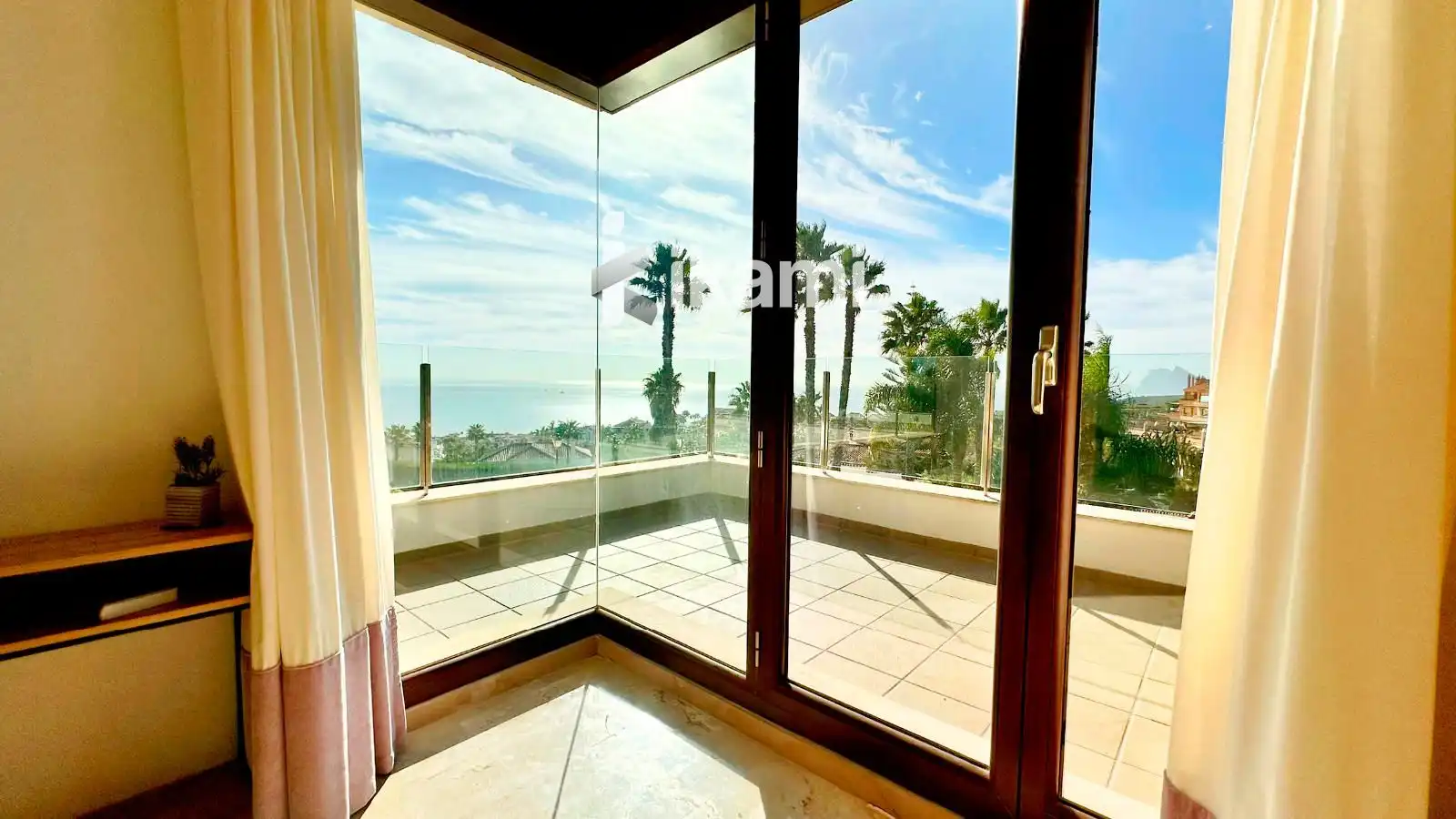 Vista exterior de Casa o chalet en venta en La Alcaidesa con Aire acondicionado, Calefacción y Terraza