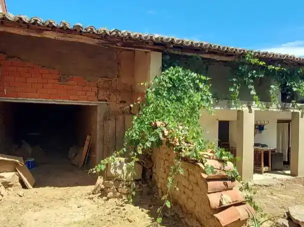 Vista exterior de Casa o xalet en venda en Pueblica de Valverde amb Balcó