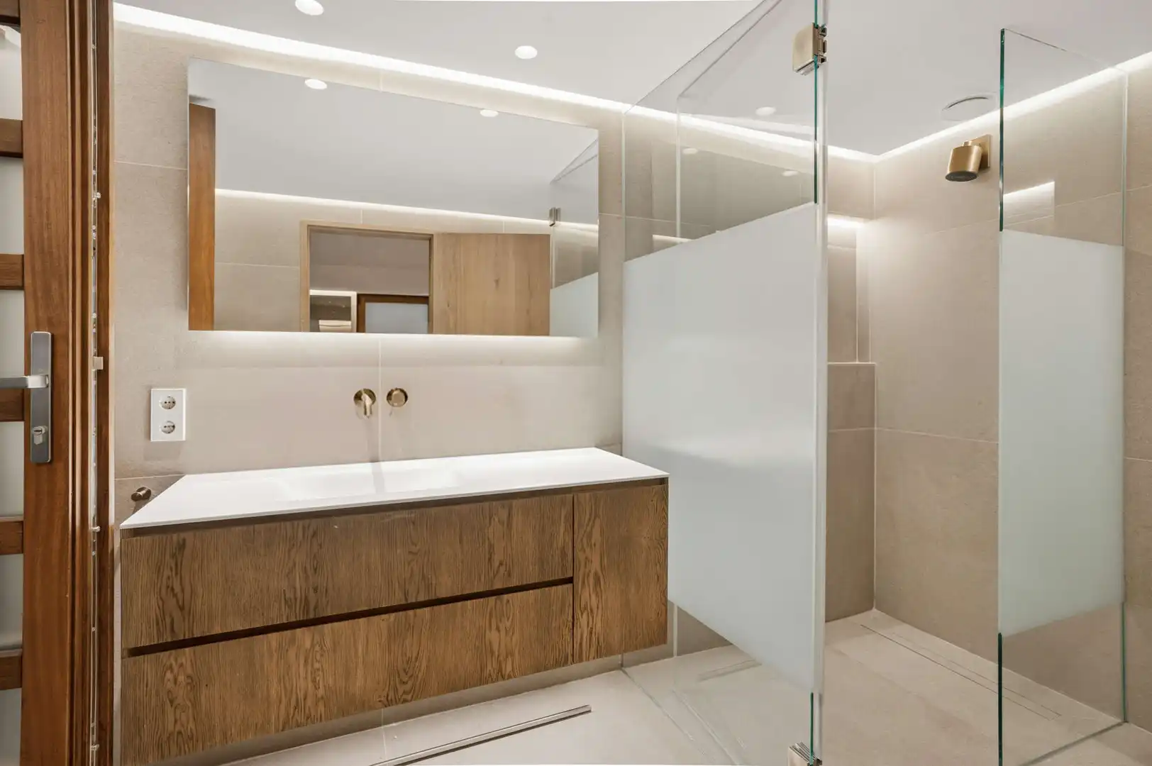 Badezimmer von Erdgeschoss zum Verkauf in  Palma de Mallorca mit Klimaanlage, Heizung und Parkett