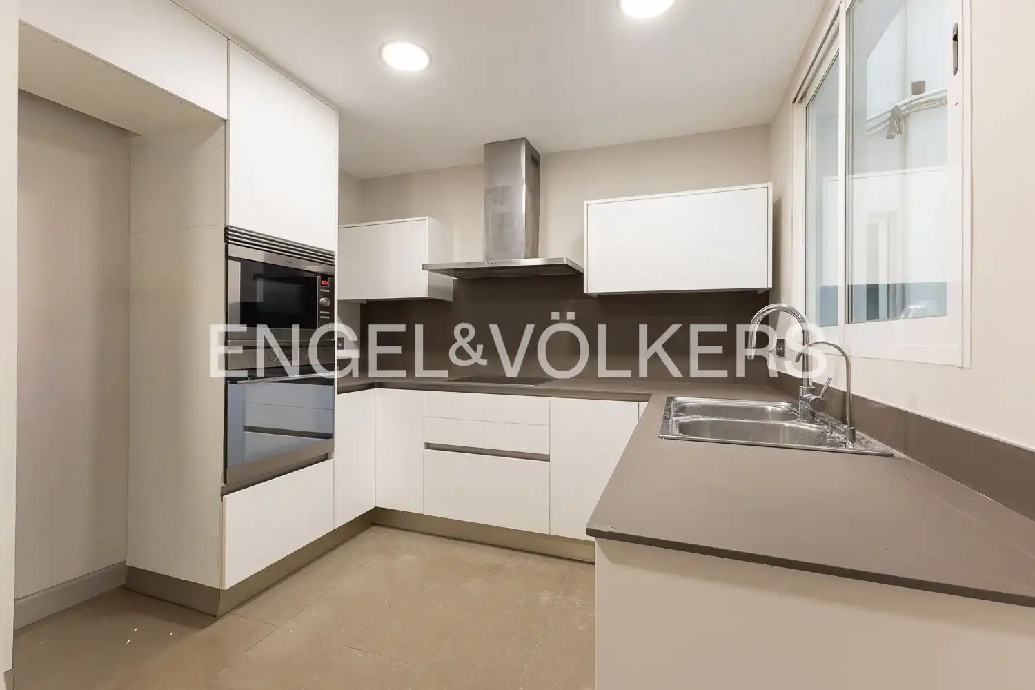 Cocina de Piso de alquiler en Valencia con Aire acondicionado, Calefacción y Balcón