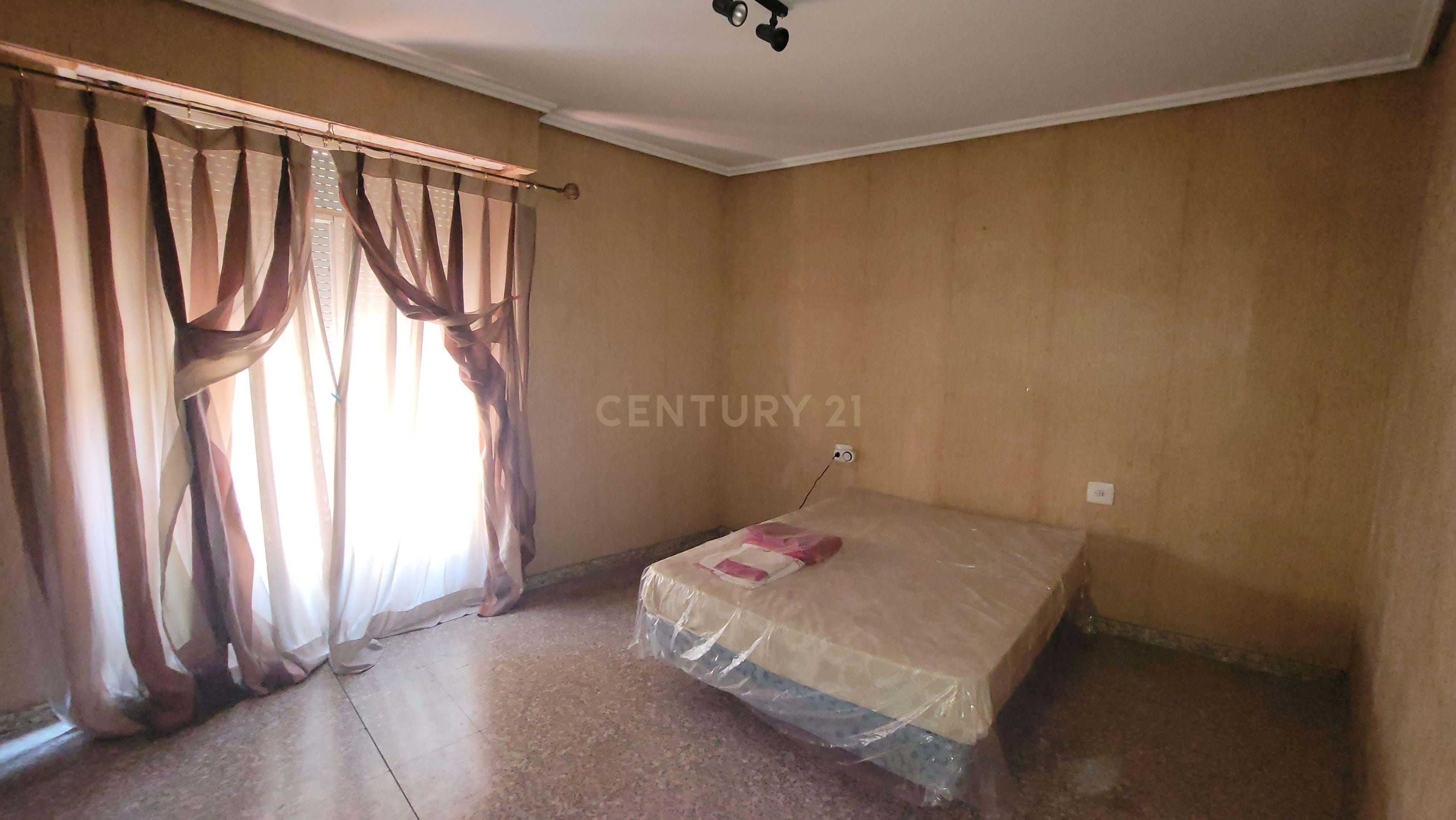 Bedroom of Building for sale in Burjassot