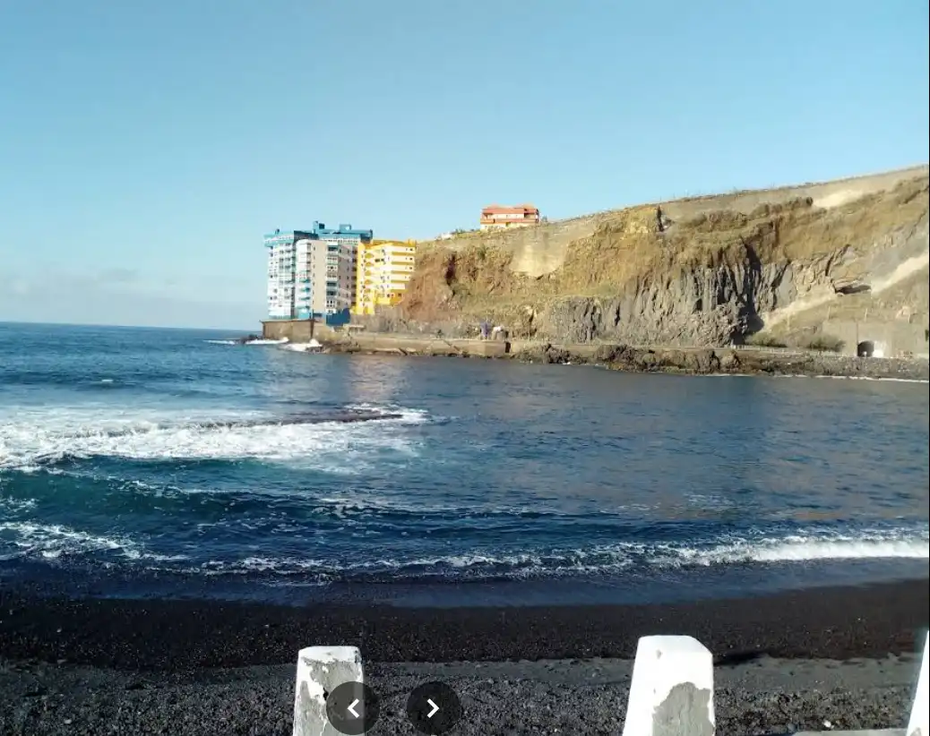 Vista exterior de Piso en venta en Guayonje - Mesa del Mar