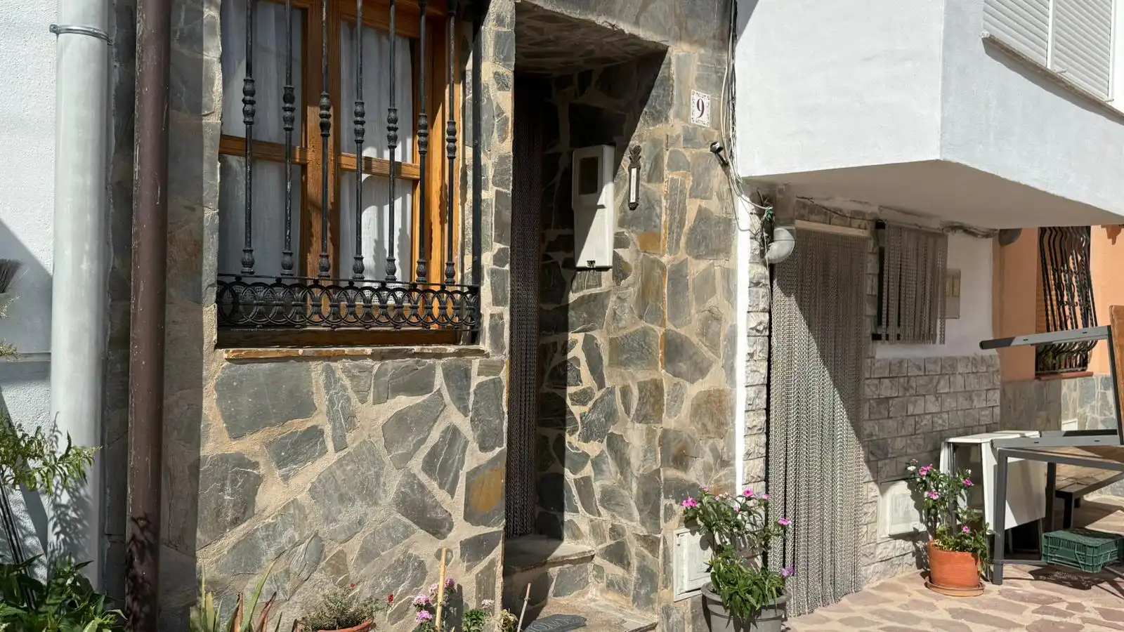Vista exterior de Casa o xalet en venda en Ayódar amb Calefacció, Terrassa i Moblat