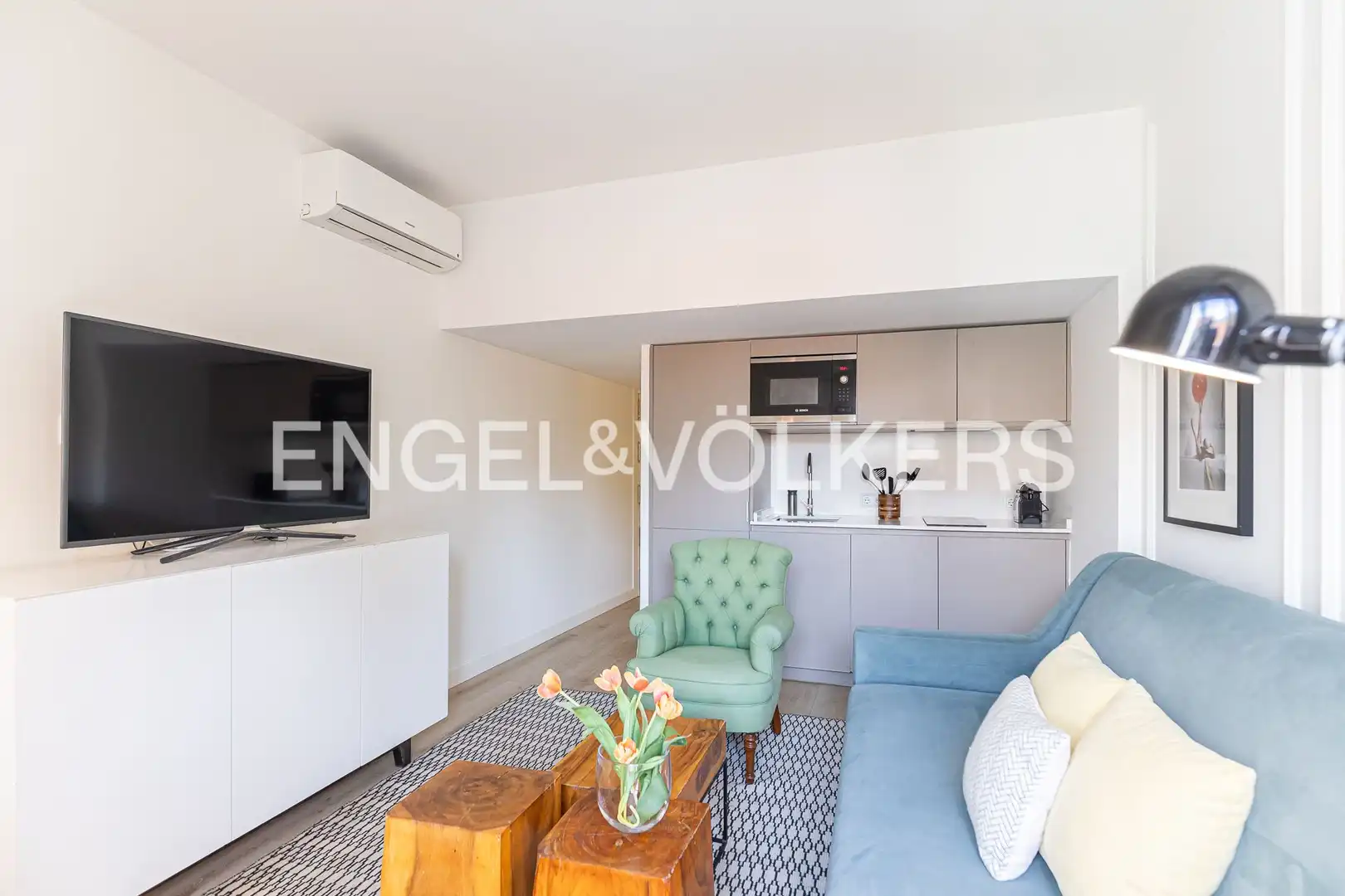 Living room of Flat for rent in Madrid  with Air Conditioner, Heating and Terrace