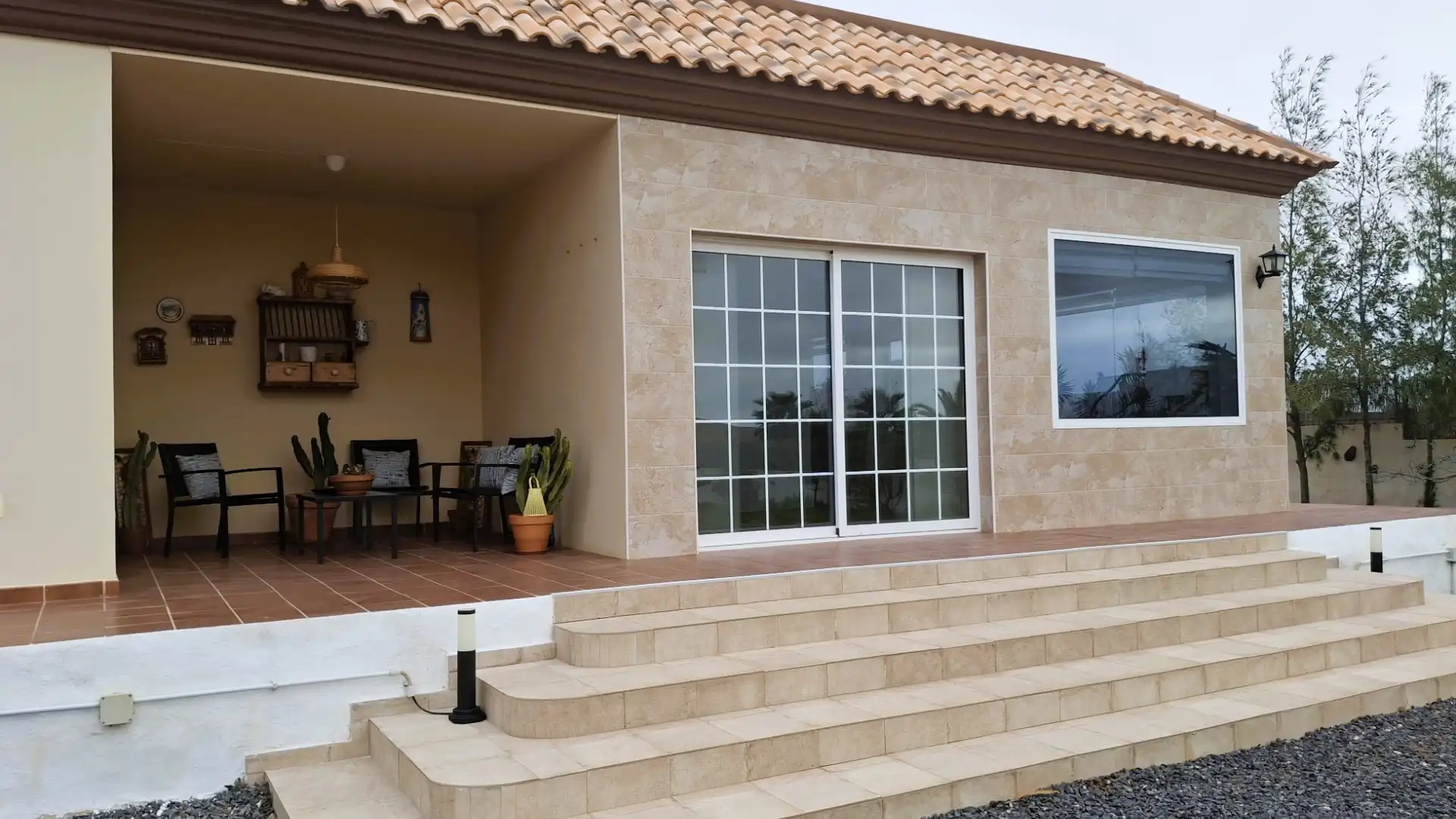 Vista exterior de Casa o xalet en venda en La Oliva amb Aire condicionat, Jardí privat i Terrassa