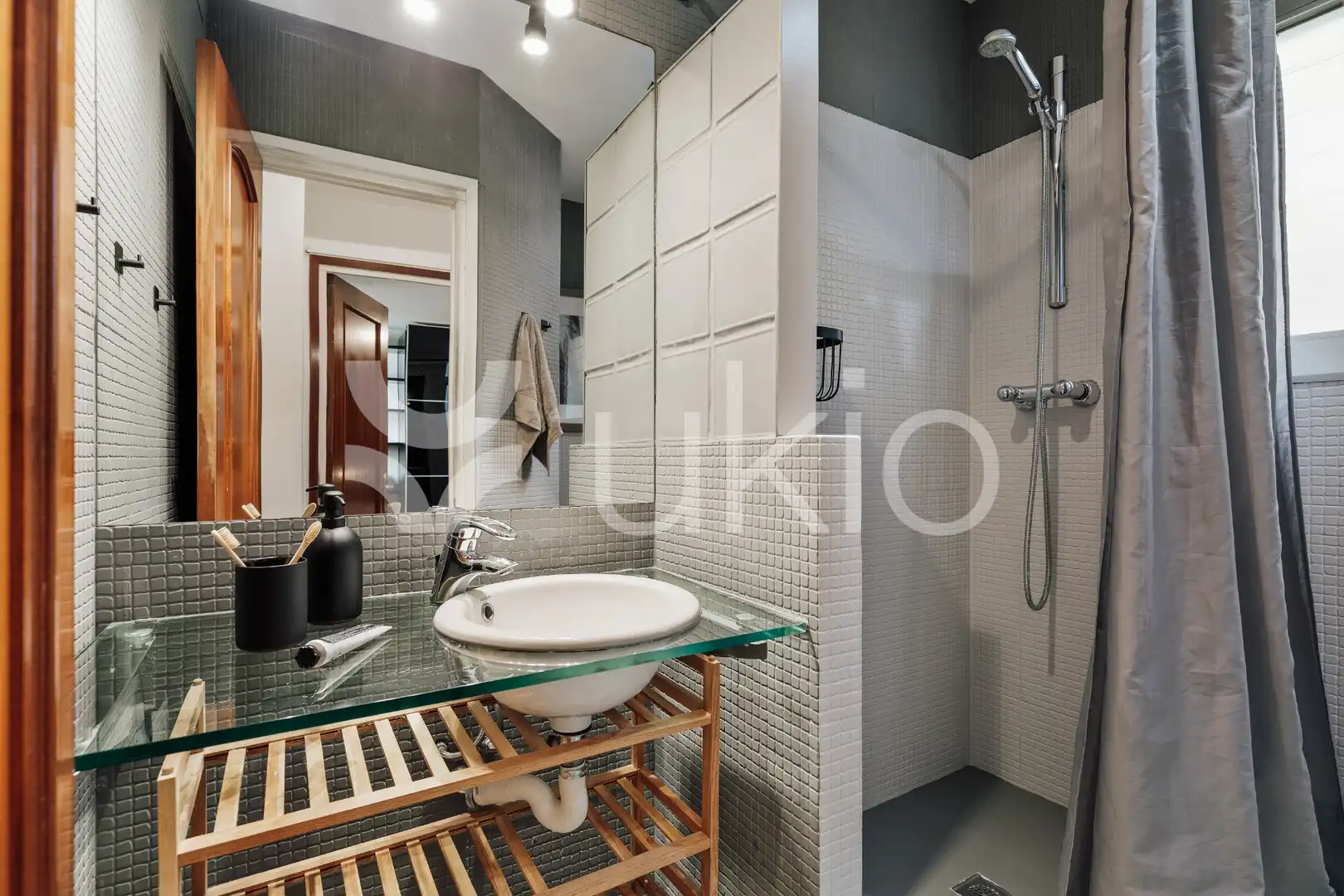 Baño de Apartamento de alquiler en Barcelona con Aire acondicionado, Calefacción y Terraza