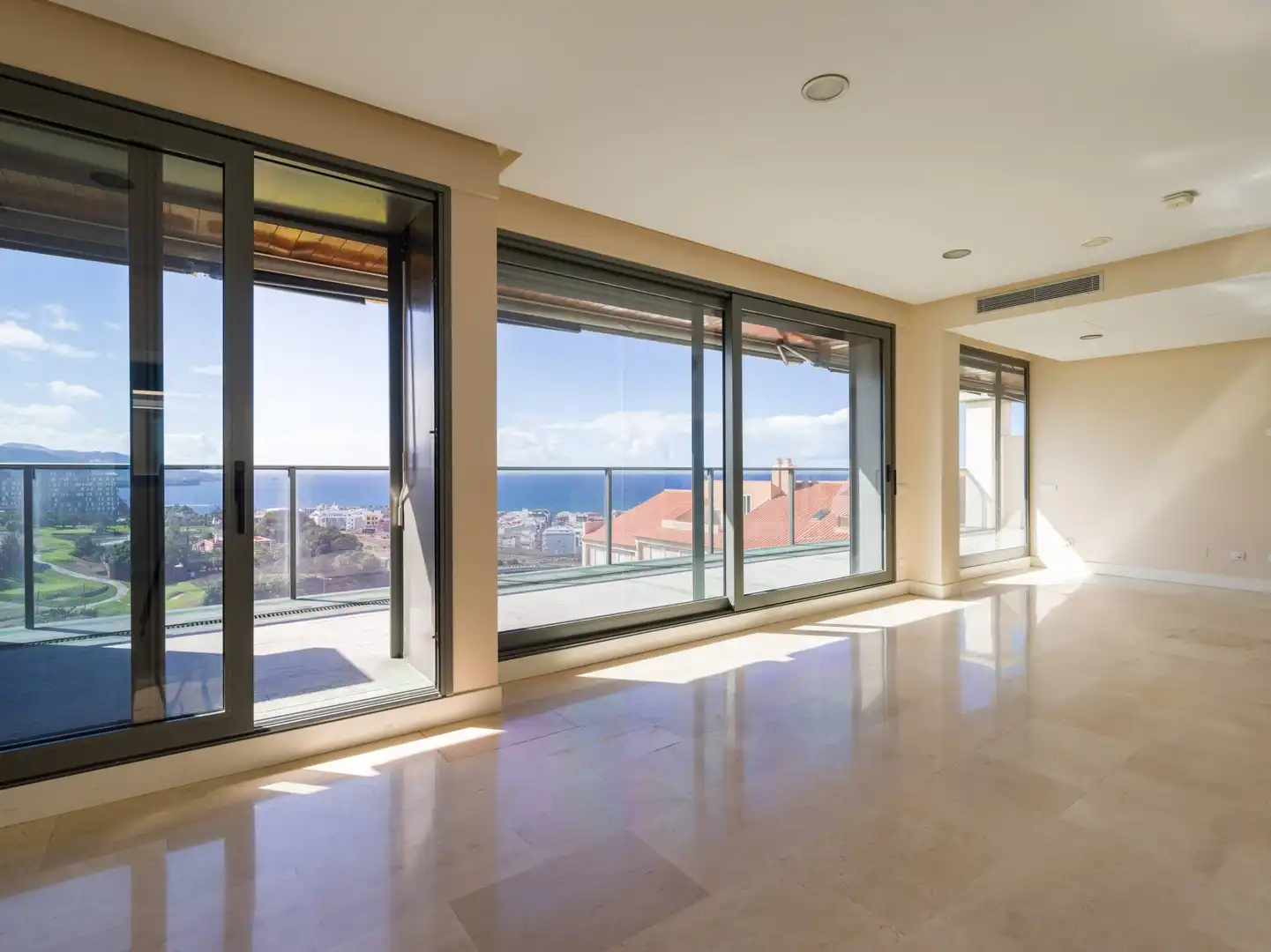 Wohnzimmer von Dachboden zum Verkauf in Las Palmas de Gran Canaria mit Terrasse, Abstellraum und Whirlpool