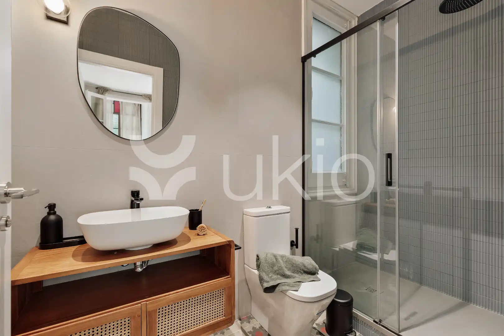Badezimmer von Wohnungen zur Miete in Barcelona mit Klimaanlage, Heizung und Möbliert