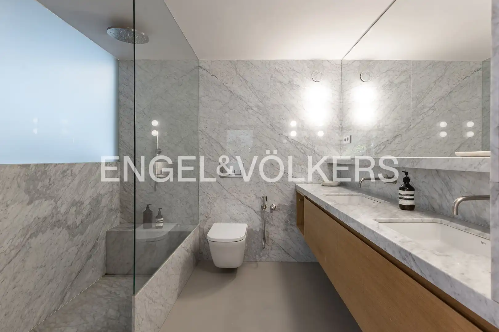 Bathroom of Houses for rent in Barcelona  with Air Conditioner, Heating and Private garden