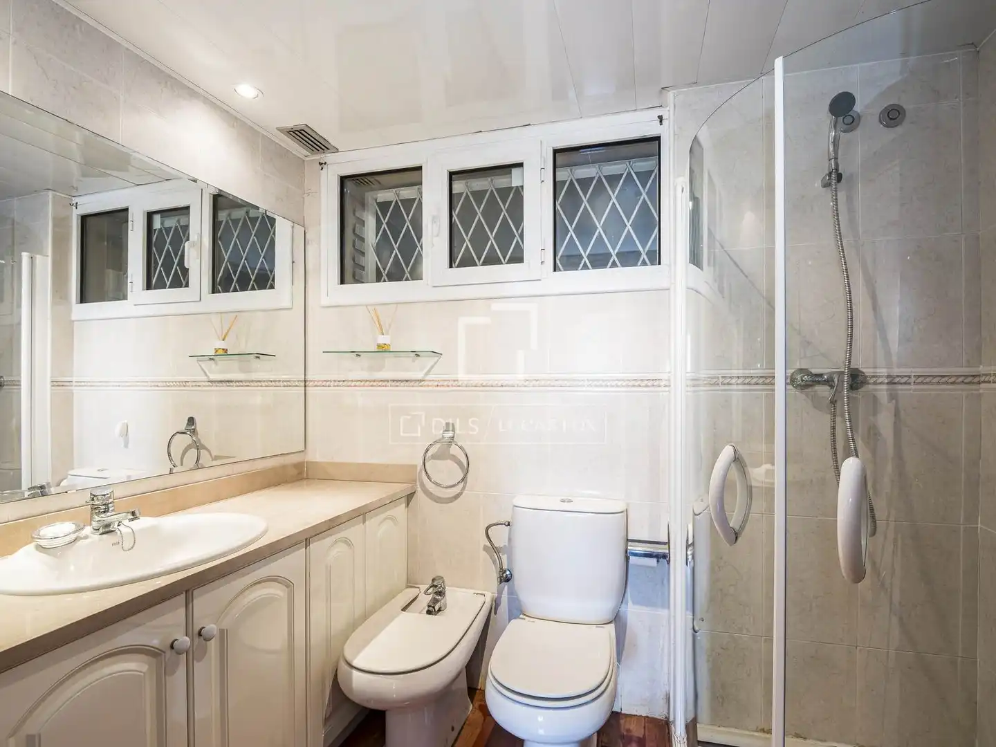 Bathroom of Flat for sale in Sitges  with Air Conditioner, Heating and Private garden
