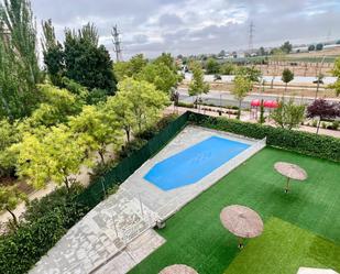 Swimming pool of Flat for sale in Fuenlabrada  with Air Conditioner, Heating and Private garden