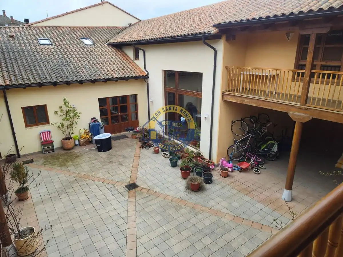 Vista exterior de Casa o chalet en venta en Villaquilambre con Calefacción, Jardín privado y Parquet