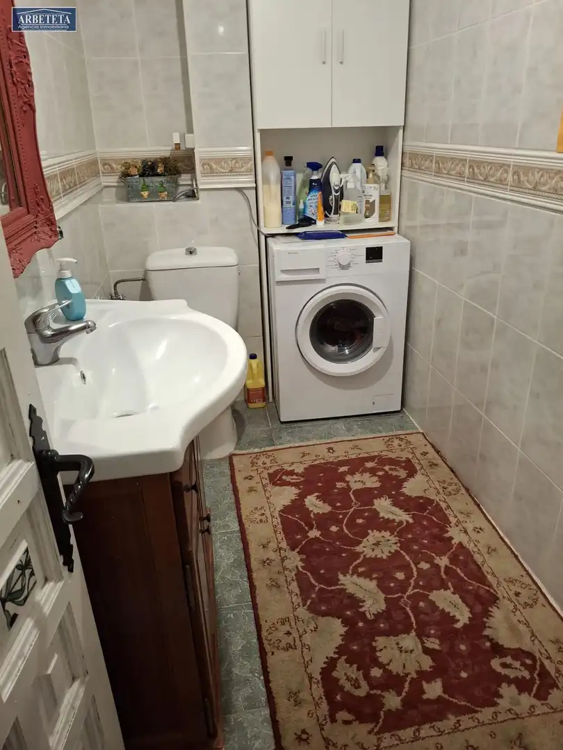 Badezimmer von Einfamilien-Reihenhaus zum Verkauf in Centenera mit Heizung, Privatgarten und Schwimmbad