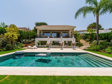 Villa con piscina in vendita a Nueva Andalucía