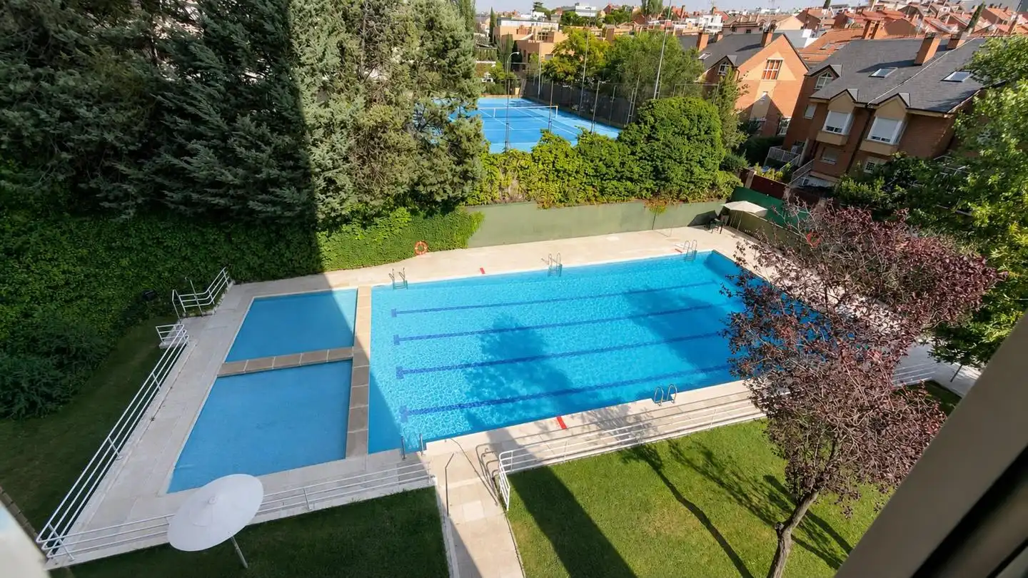 Pis amb piscina en venda a Fuencarral - El Pardo
