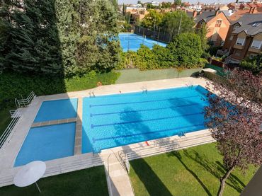 Pis amb piscina en venda a Fuencarral - El Pardo