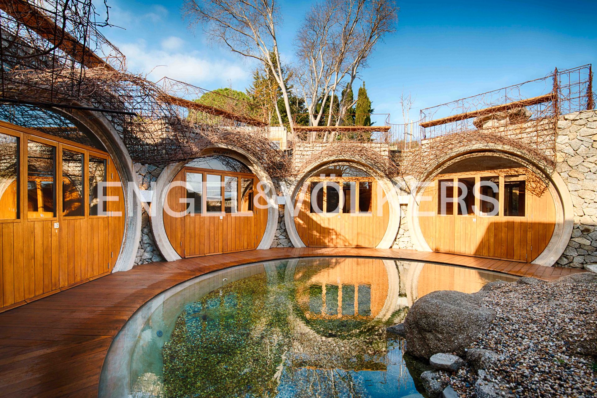 Vista exterior de Edificio en venta en Capmany