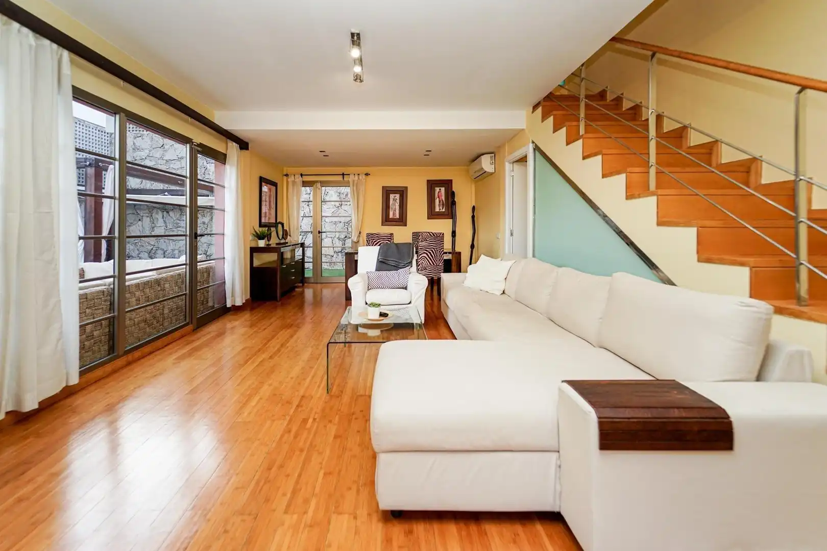 Sala d'estar de Casa o xalet en venda en Mogán amb Aire condicionat, Jardí privat i Terrassa