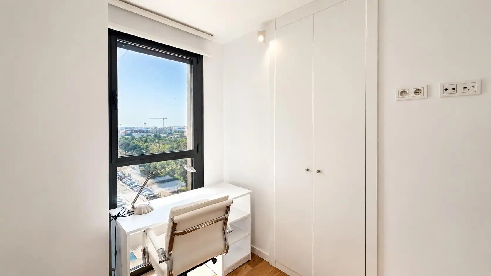 Schlafzimmer von Wohnung zur Miete in Valencia mit Klimaanlage, Terrasse und Balkon