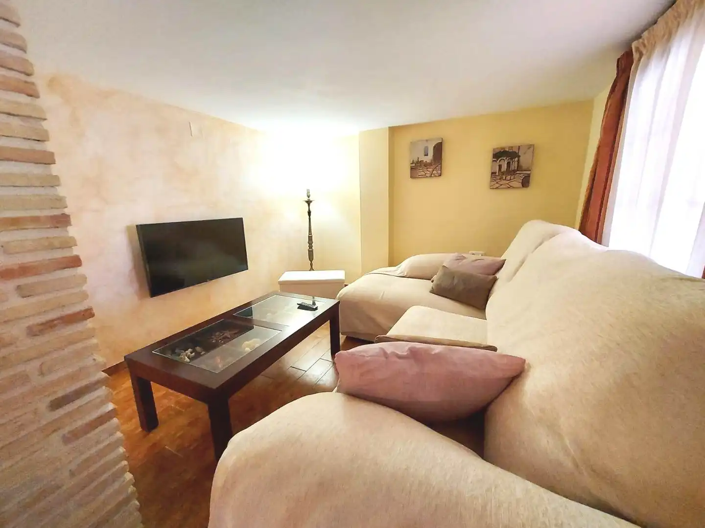 Sala d'estar de Casa adosada en venda en Calasparra amb Parquet, Terrassa i Traster
