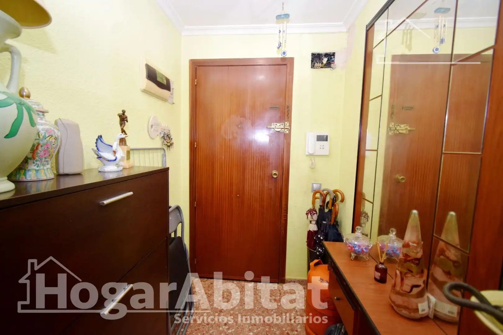 Dormitori de Pis en venda en Paterna amb Aire condicionat i Moblat