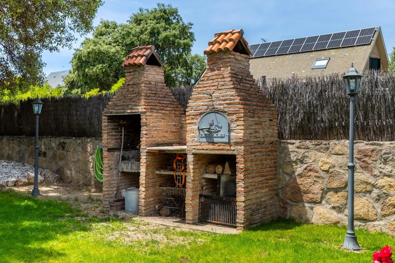 Vista exterior de Casa o xalet en venda en Valdemorillo amb Piscina comunitària