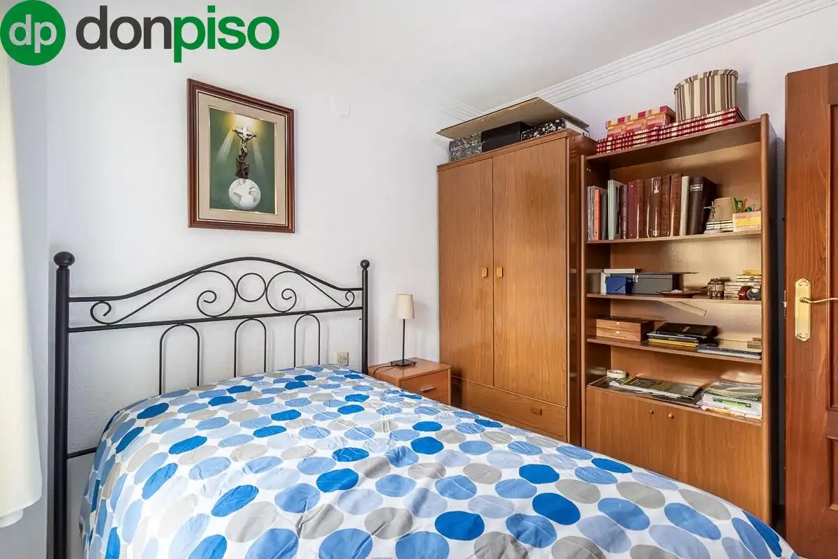 Bedroom of Flat for sale in Granada