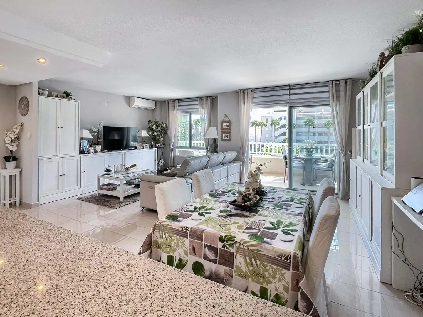 Living room of Apartments for sale in L'Alfàs del Pi  with Air Conditioner, Private garden and Terrace