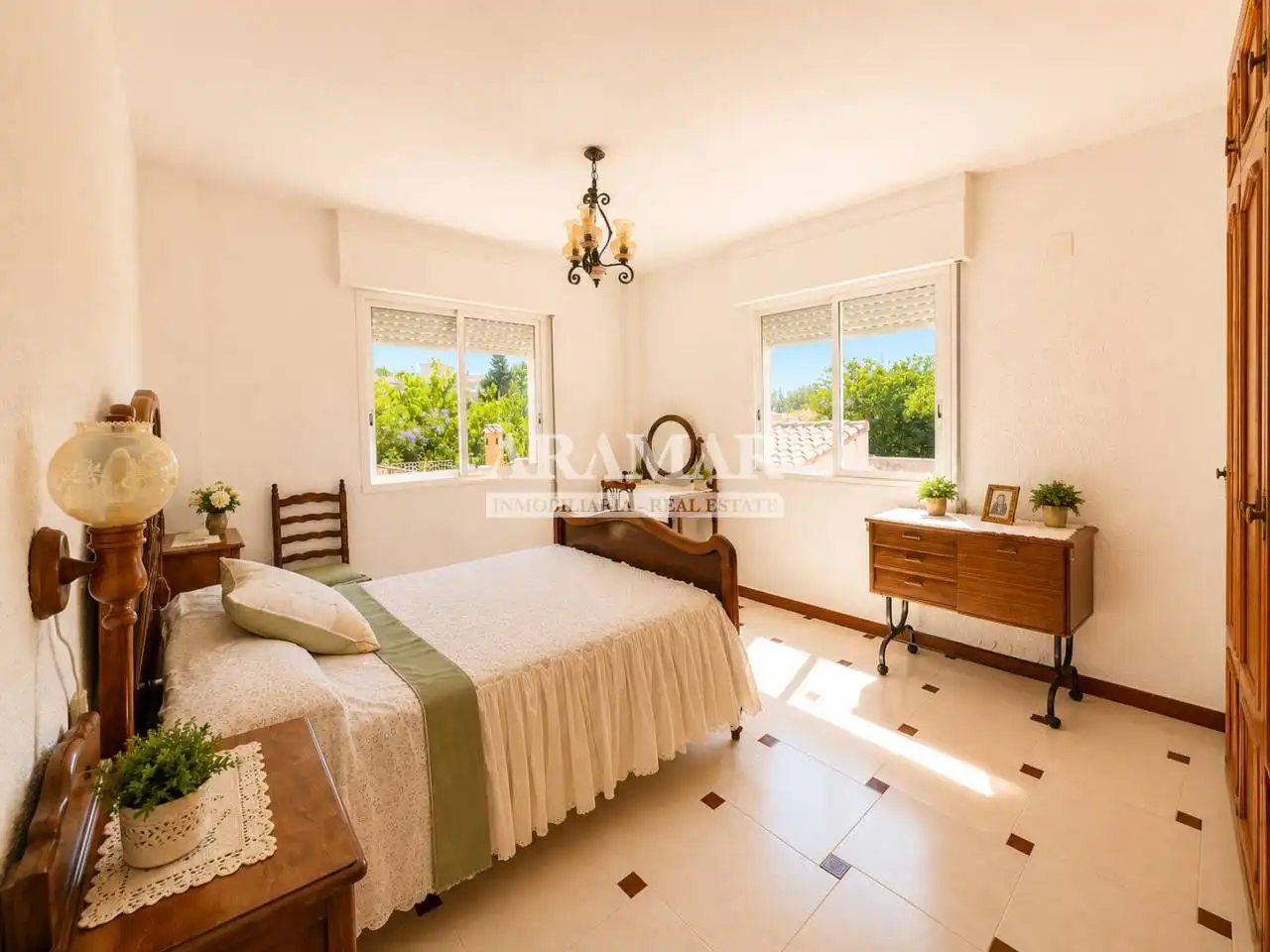 Habitación de Casa o chalet en venta en Oliva con Jardín privado