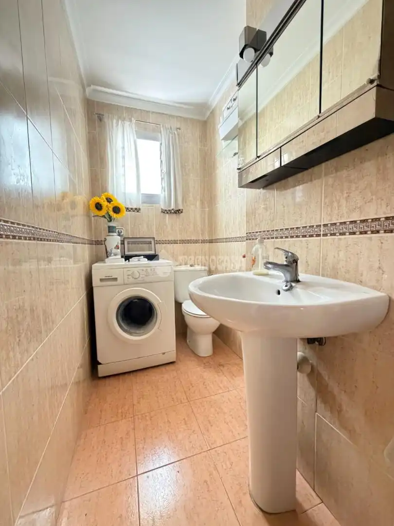 Baño de Piso en venta en Xirivella con Terraza y Trastero