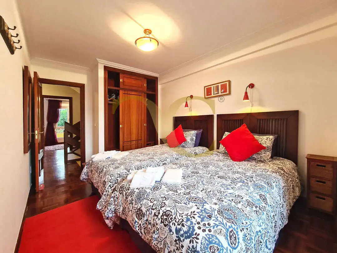 Habitación de Casa adosada en venta en Ribadesella con Calefacción, Trastero y Amueblado