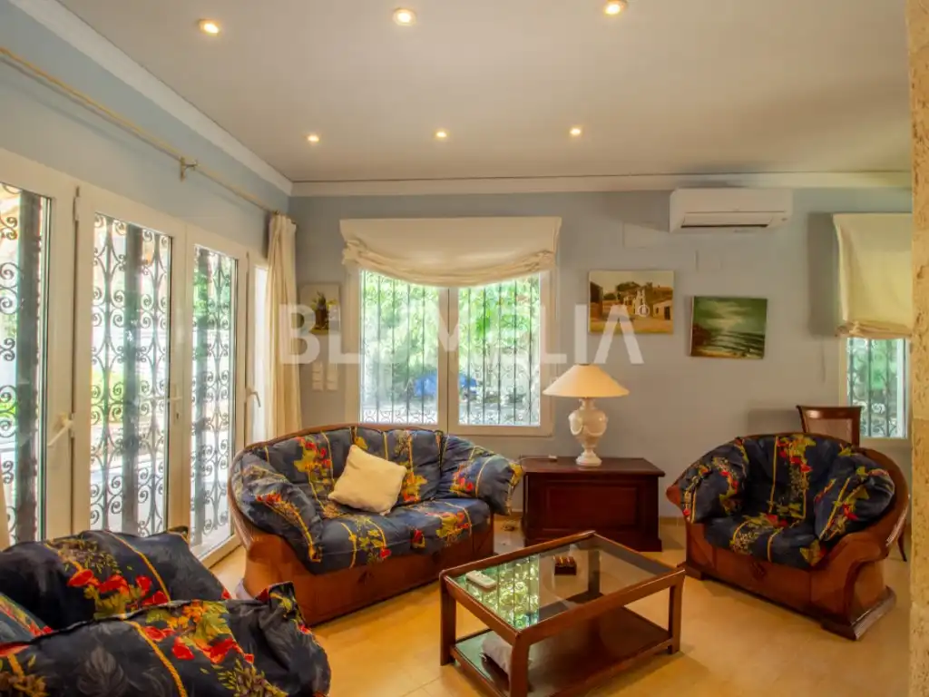 Sala d'estar de Casa o xalet en venda en Dénia amb Aire condicionat, Jardí privat i Terrassa