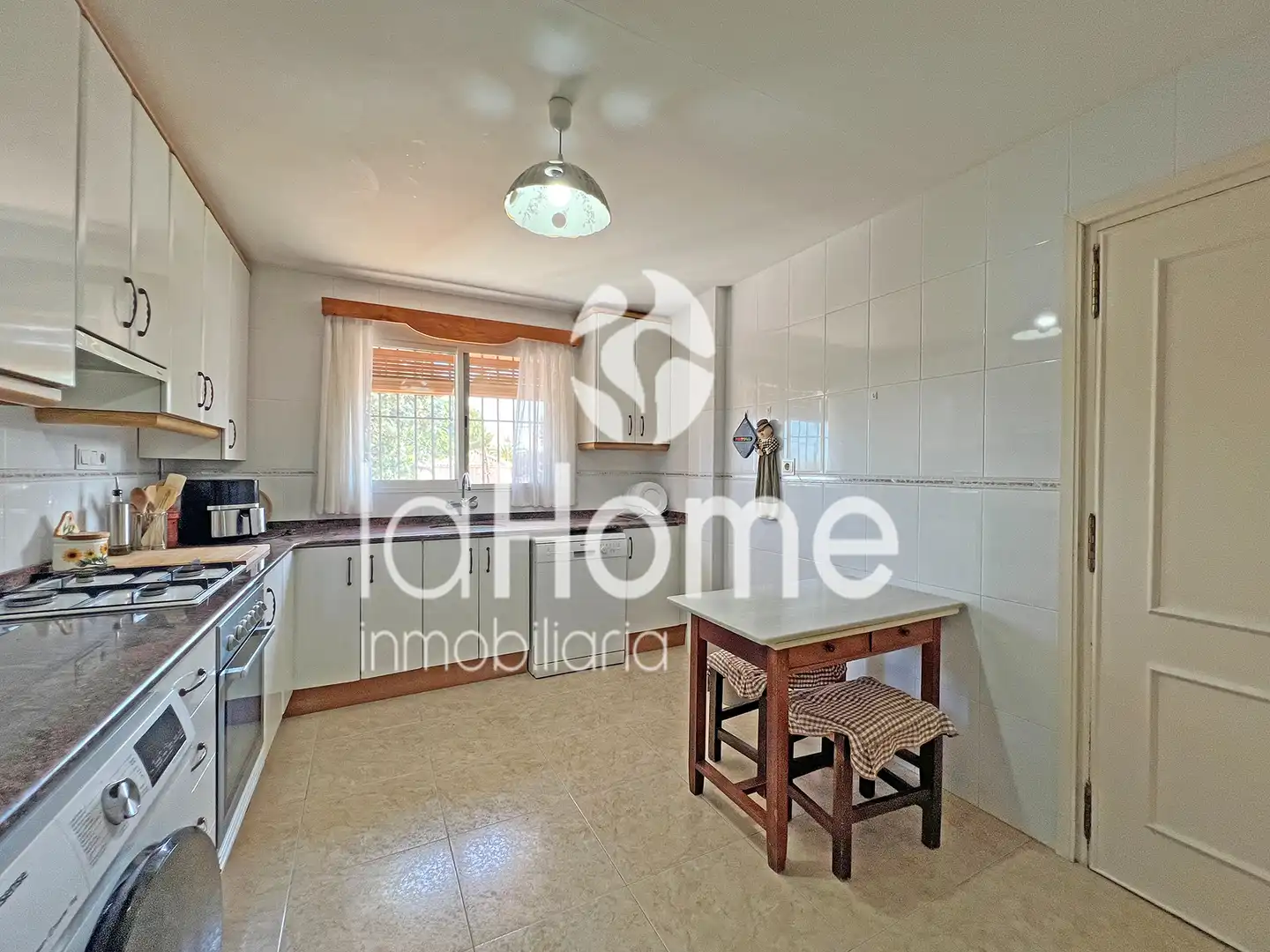 Cuina de Casa o xalet en venda en Paterna amb Aire condicionat, Jardí privat i Terrassa