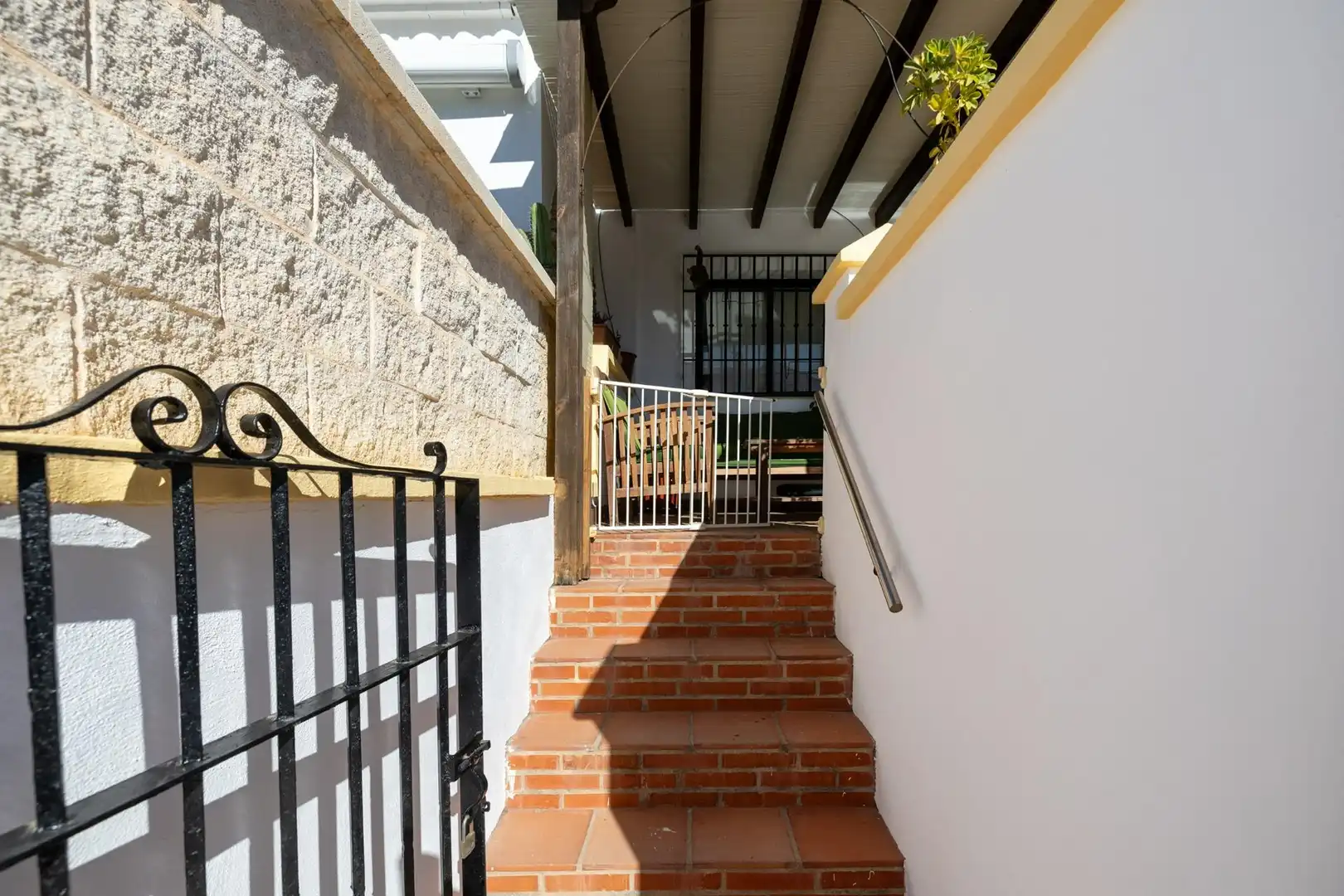 Einfamilien-Reihenhaus zum Verkauf in Motril mit Klimaanlage, Möbliert und Balkon