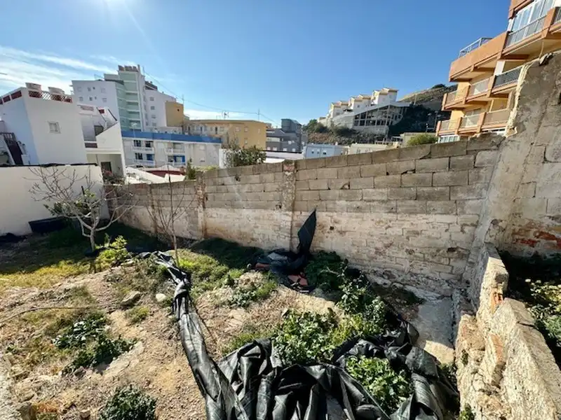 Erdgeschoss zum Verkauf in Cullera mit Klimaanlage, Heizung und Privatgarten