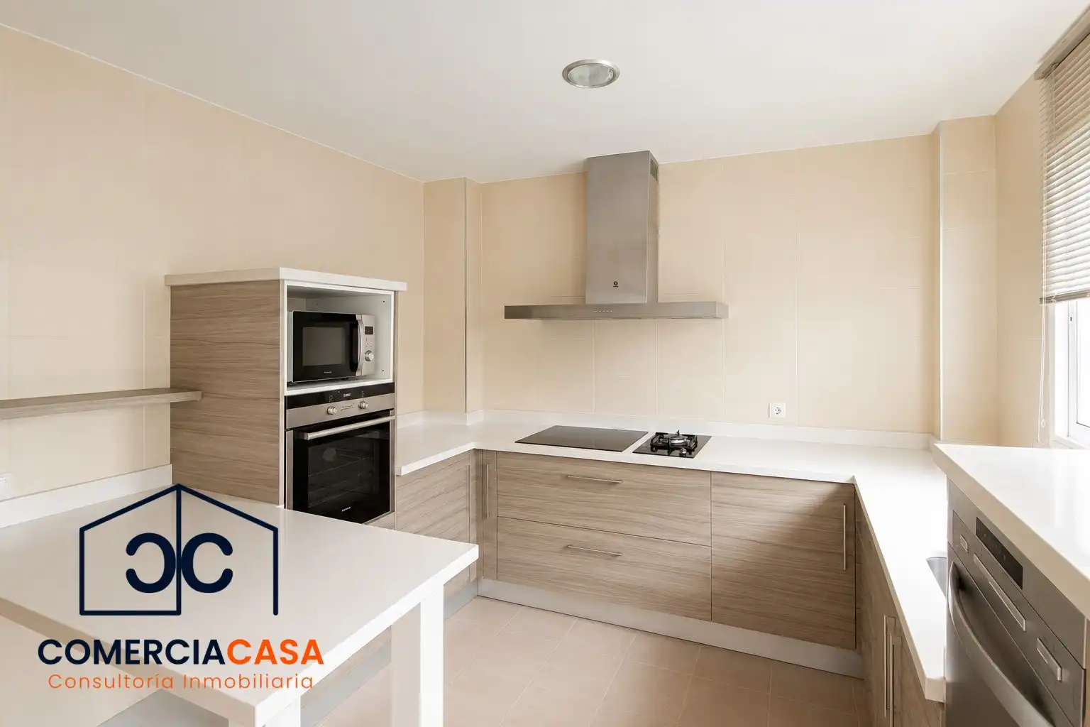 Cocina de Casa o chalet en venta en Jun con Calefacción, Trastero y Piscina