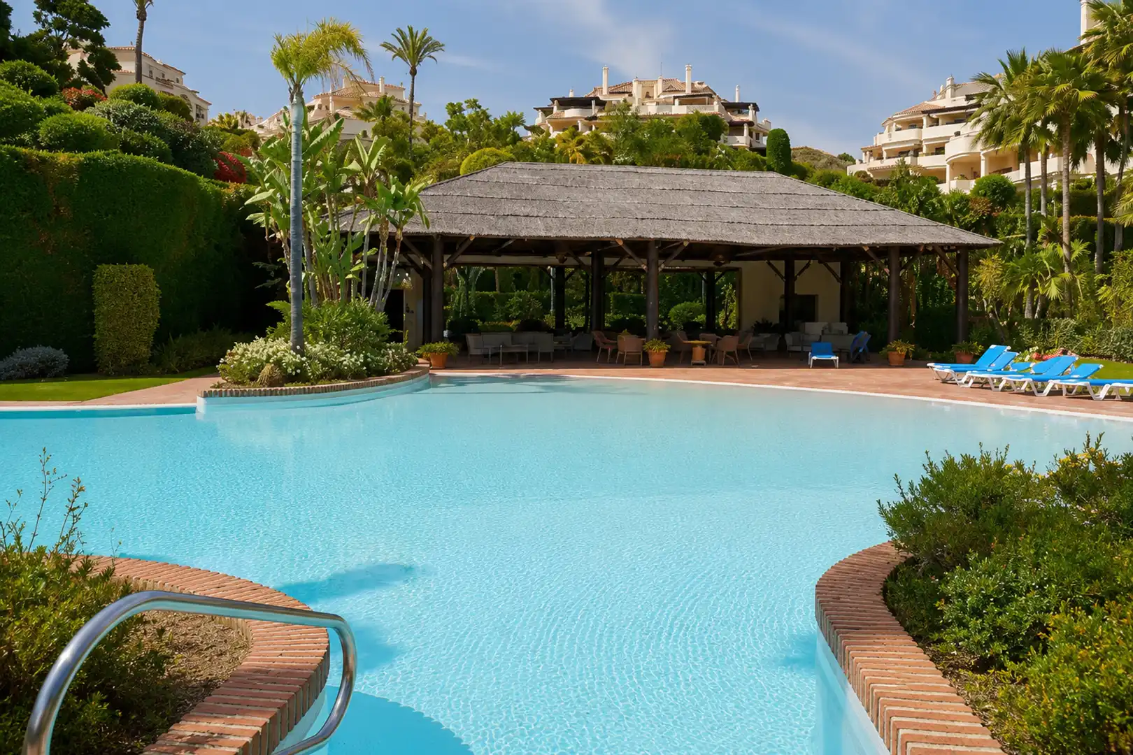 Swimming pool of Apartments for sale in Benahavís  with Terrace and Balcony
