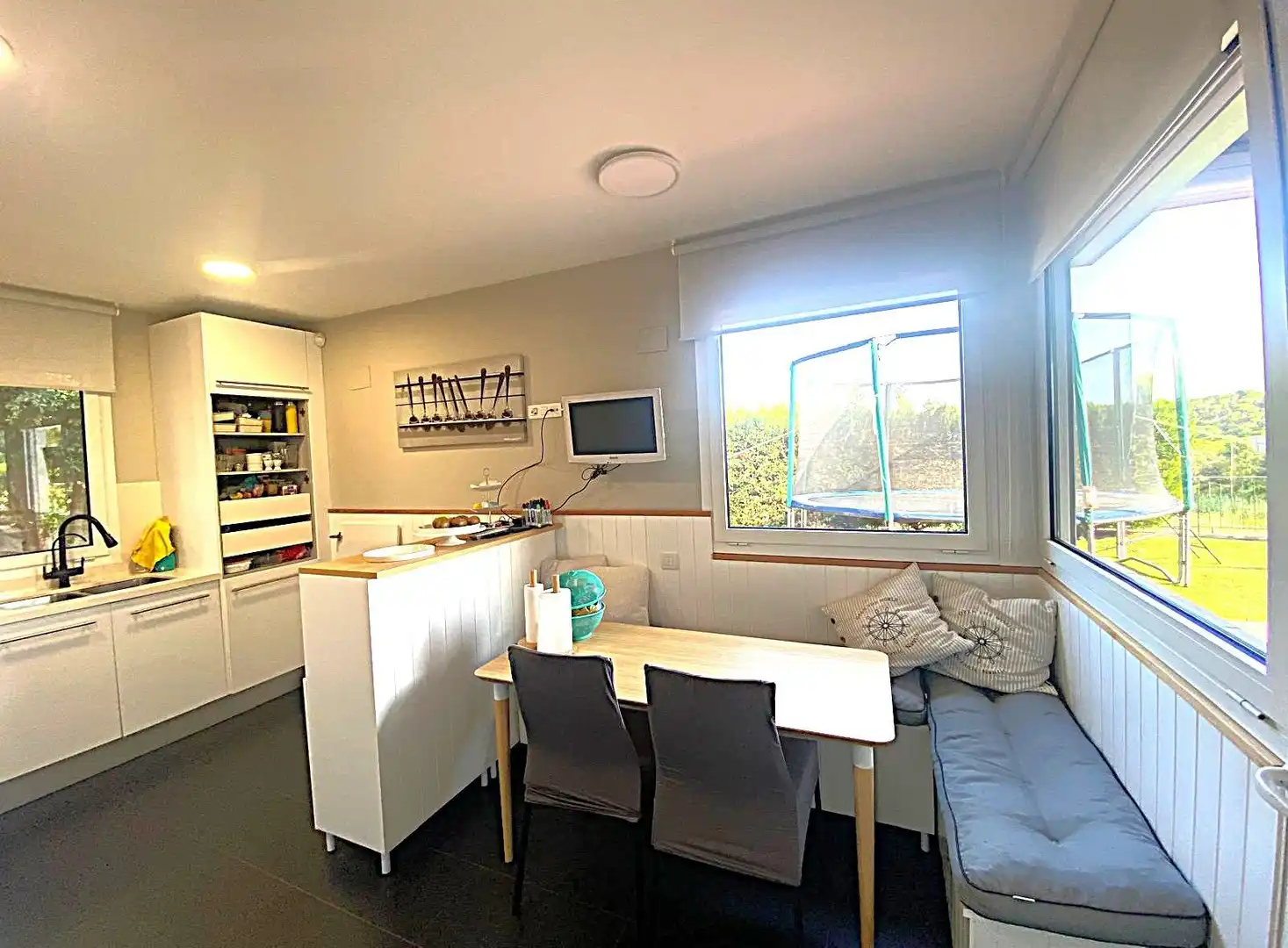 Küche von Haus oder Chalet zum Verkauf in Sant Vicenç de Montalt mit Klimaanlage, Heizung und Privatgarten