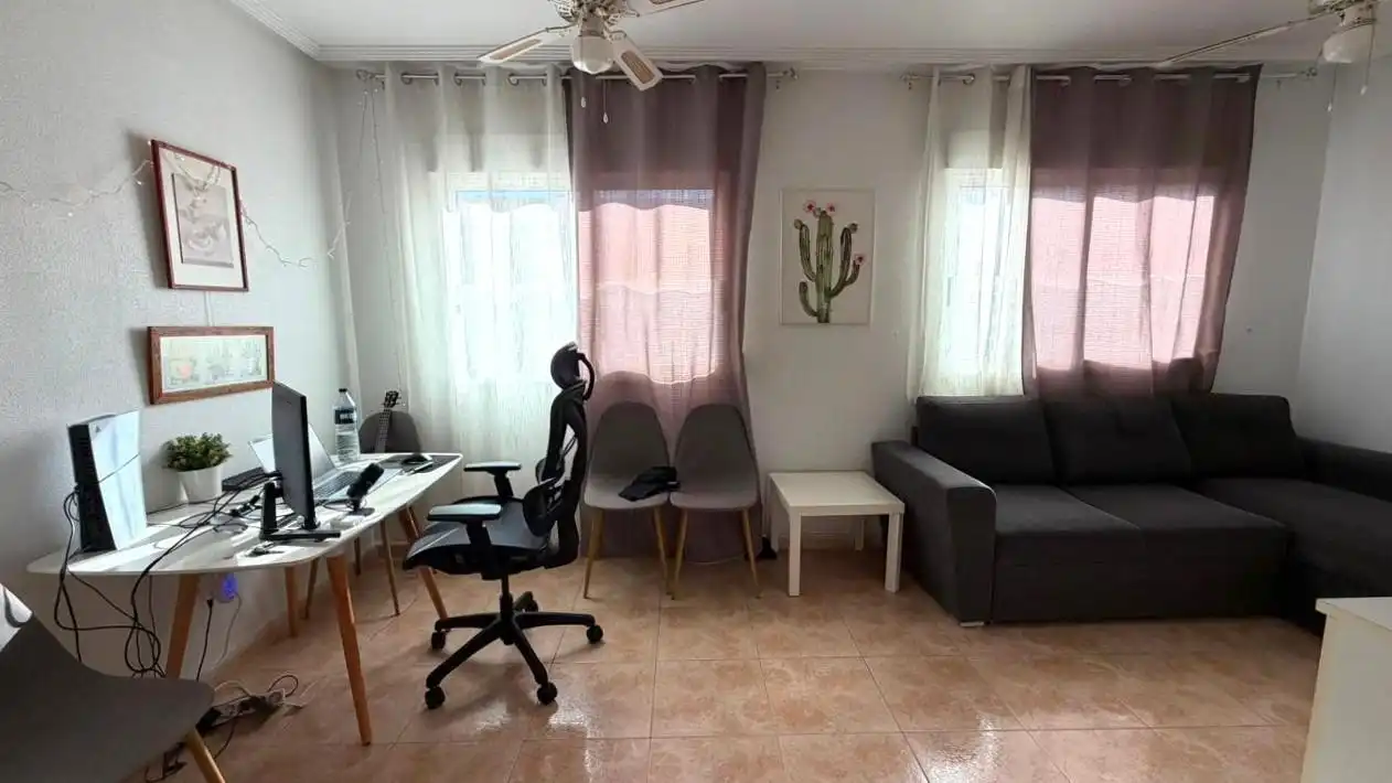 Sala de estar de Apartamento en venta en Torrevieja con Aire acondicionado y Amueblado