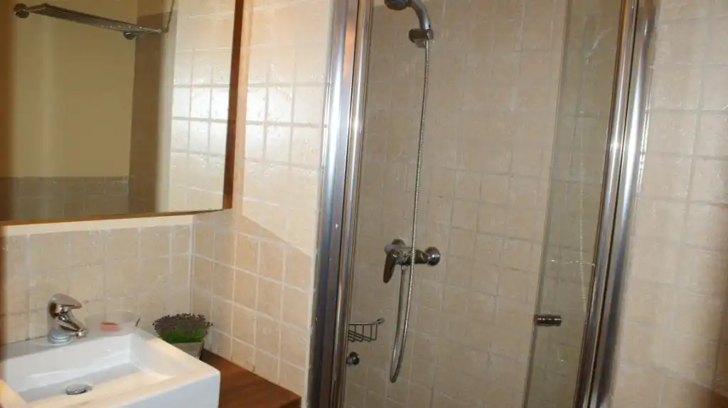 Baño de Casa adosada de alquiler en Urús con Calefacción, Parquet y Terraza