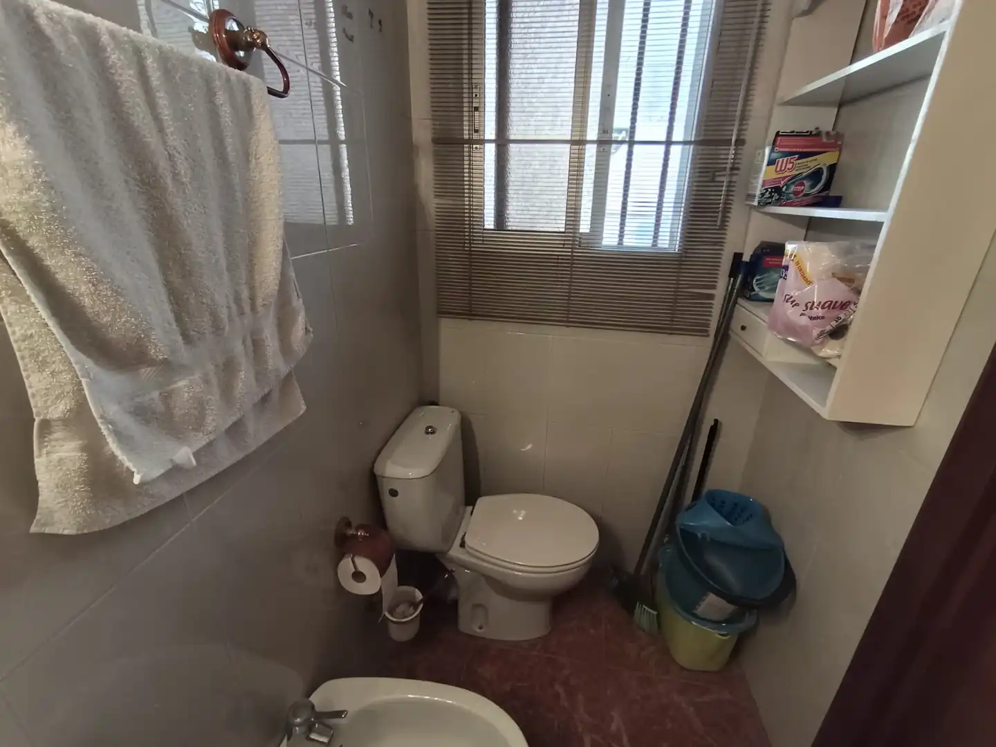 Badezimmer von Einfamilien-Reihenhaus zum Verkauf in Jaén mit Klimaanlage, Heizung und Terrasse
