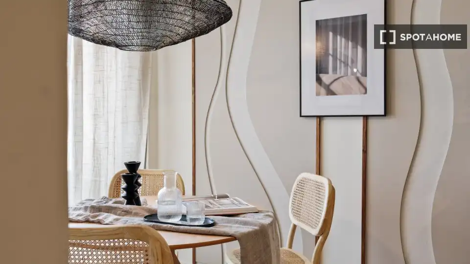 Comedor de Piso de alquiler en Barcelona con Aire acondicionado, Calefacción y Amueblado