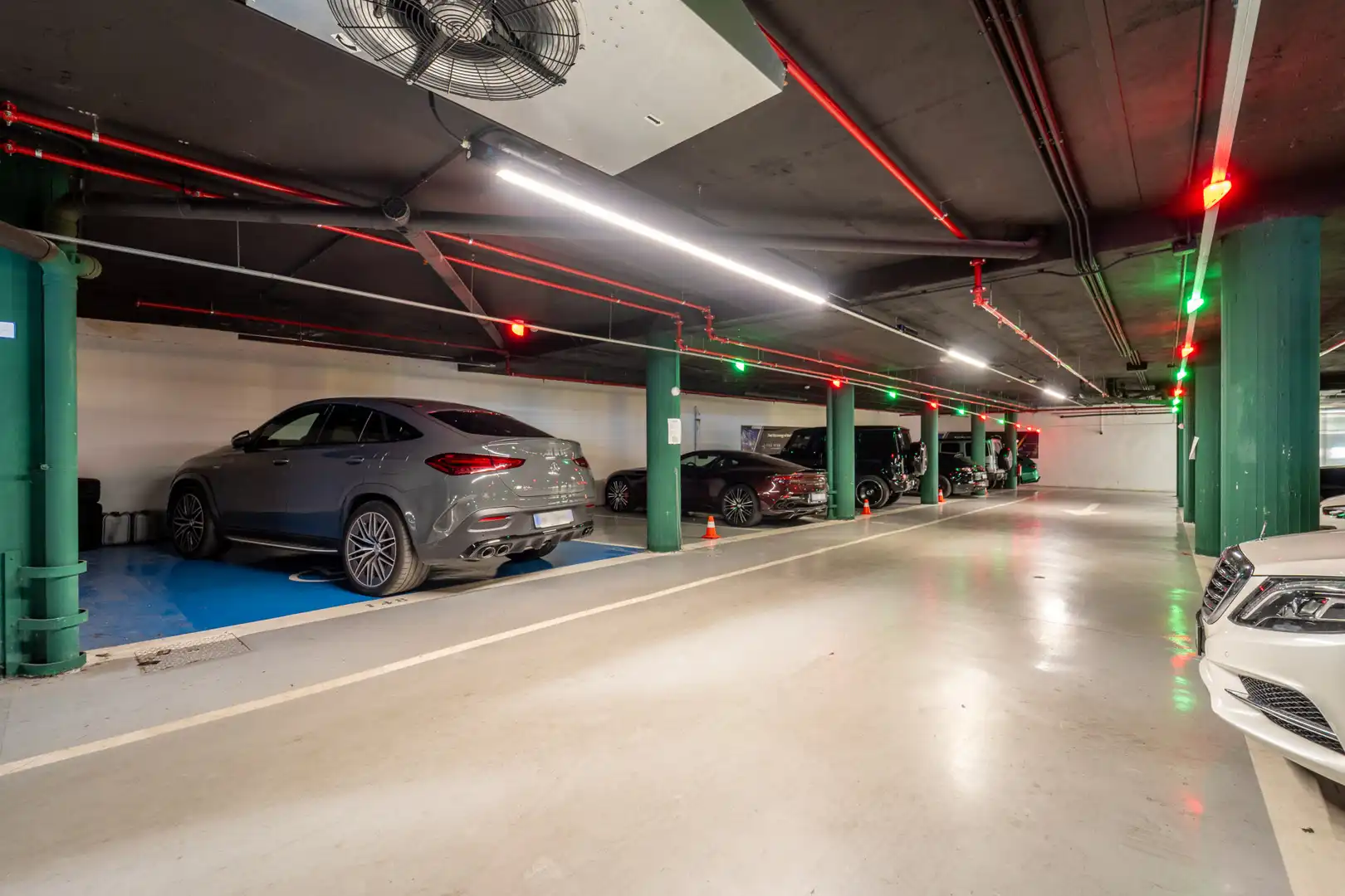 Parking de Local en venta en Nueva Andalucía