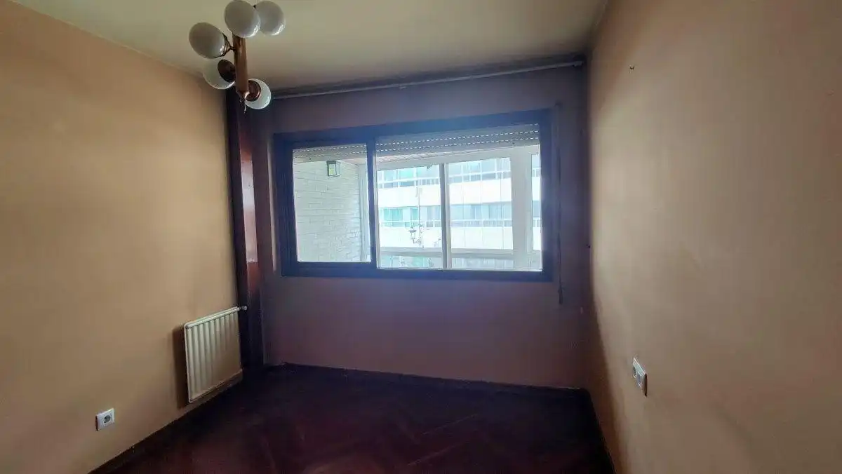 Habitación de Piso en venta en Vigo  con Calefacción, Trastero y Balcón