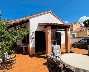 Vista exterior de Casa o xalet en venda en L'Escala amb Calefacció, Jardí privat i Terrassa