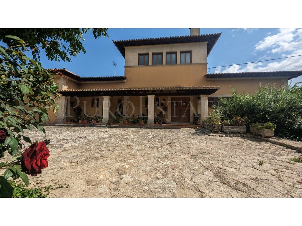 Vista exterior de Finca rústica en venda en  Palma de Mallorca amb Jardí privat, Terrassa i Traster