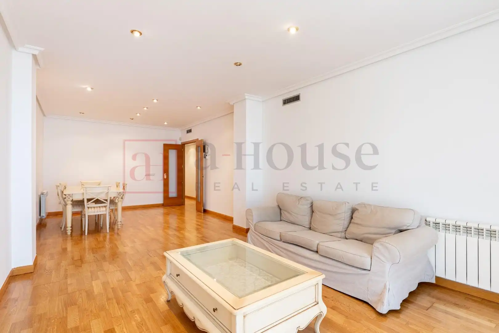Wohnzimmer von Wohnung zum Verkauf in Madrid mit Klimaanlage, Heizung und Privatgarten
